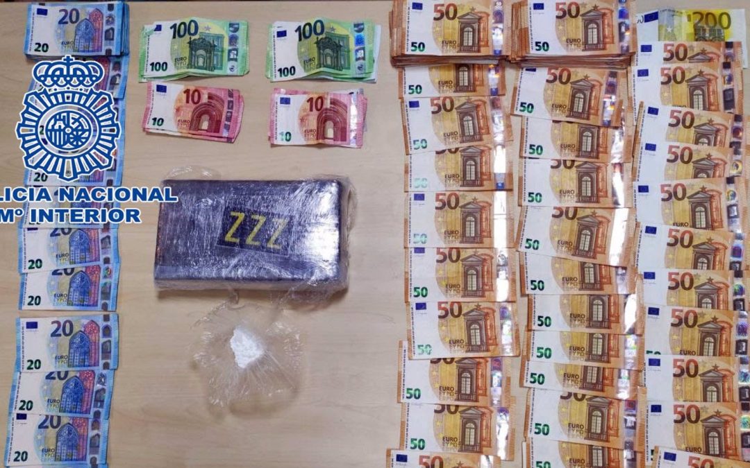 Dos detenidos en Santiago con 40.000 dosis de cocaína y 12.000 euros en efectivo