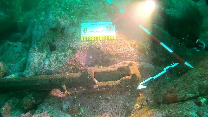 Buceadores de La Armada y de la Policía Autonómica recuperan restos de Patrimonio Arqueológico en cabo Corrubedo