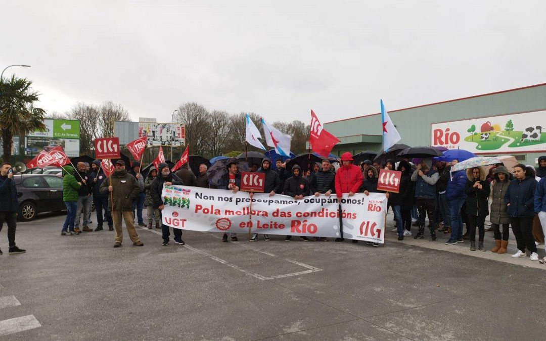 El personal de Leche Río inicia movilizaciones por la mejora de las condiciones laborales