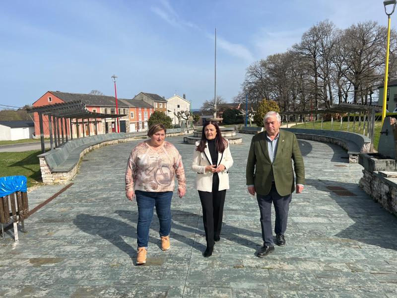 Isabel Rodríguez certifica en Pol el impulso del Plan de Recuperación del Gobierno en el rural, con 671.000€ para renovar el alumbrado público de las 19 parroquias del municipio