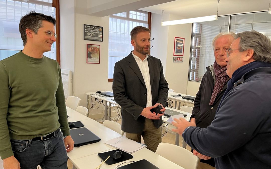 Trenor informa a la asociación de comerciantes Compostela Monumental de las ayudas para mejorar la competitividad de este sector