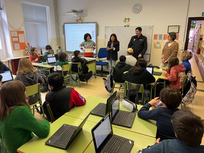 Isabel Rodríguez valora la formación que ofrece la Policía a 350 escolares de Lugo para la prevención de ciberdelitos