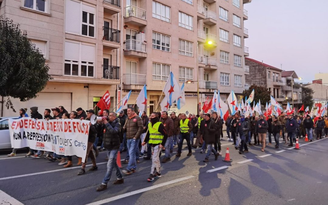 Cientos de personas claman contra la represión sindical en la empresa GRI Towers do Carballiño