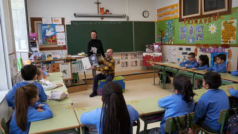 El alcalde de Ourense participó en una sesión de cuentacuentos en el CPR La Purísima