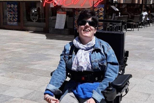 La lucense María Lombao Pérez publica su primer libro ‘Mi vida sobre ruedas’