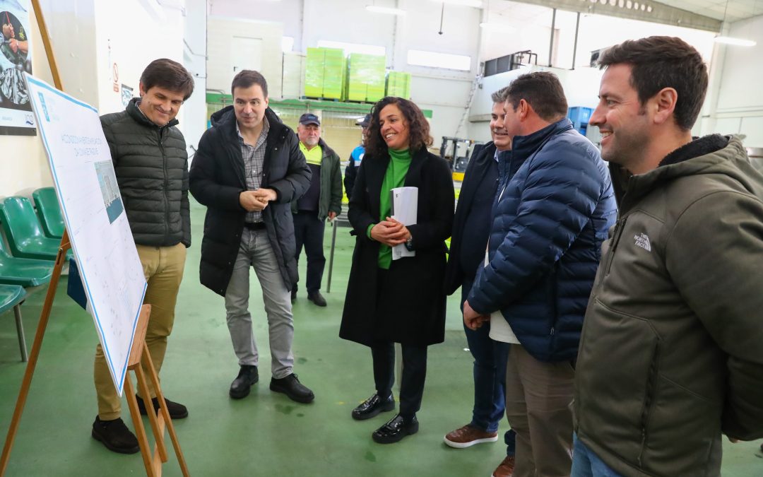 La Xunta presenta al sector profesional de Cambados el proyecto de ampliación de la lonja de Tragove con una inversión prevista de más de un millón de euros