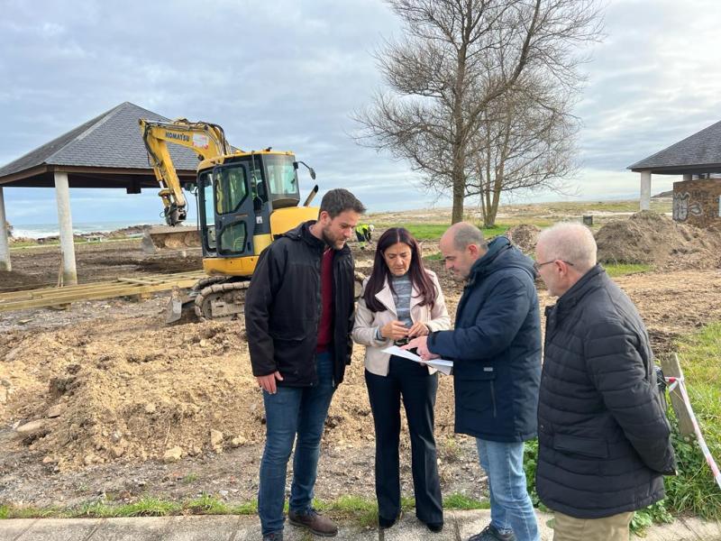 Isabel Rodríguez destaca el compromiso del Gobierno con la Mariña, con una nueva inversión de más de 886.000€ para la dotación de un sendero peatonal entre las playas de Peizás y APampillosa