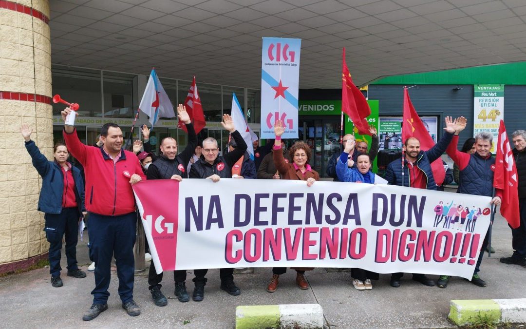 Jornada de lucha de la plantilla gallega de los grandes almacenes coincidiendo con la negociación del convenio estatal en Madrid