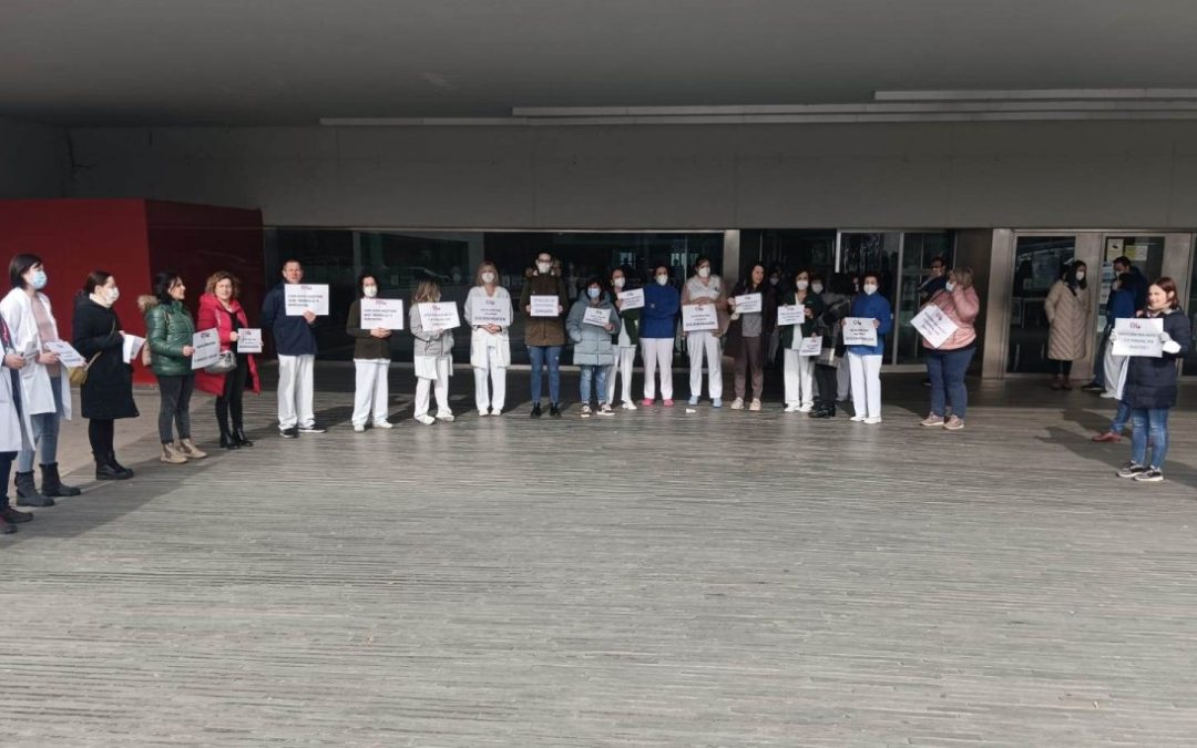 CIG-Saúde protesta en Lugo por la denegación de permisos a enfermeros y alerta de la falta de especialistas en el Hospital de Monforte