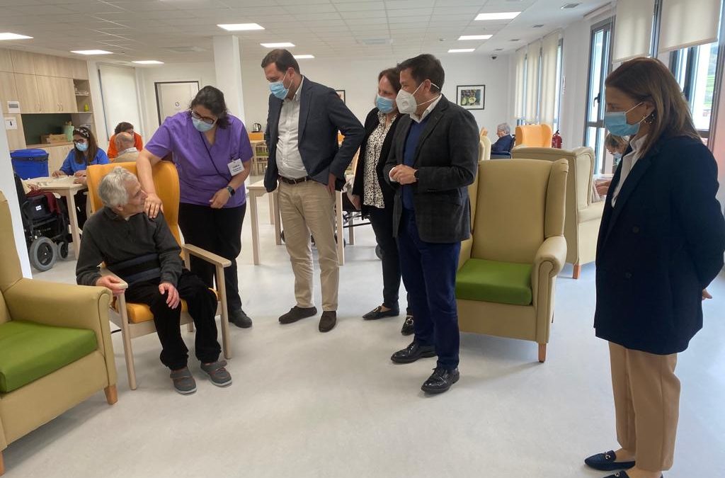 La nueva residencia de mayores pública de la Xunta en Cerdedo acoge a sus primeros usuarios