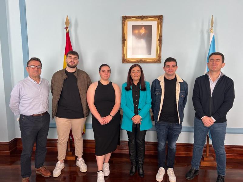 Isabel Rodríguez recibe a las personas que participan en el Programa de Primera Experiencia Profesional en las Administraciones Públicas