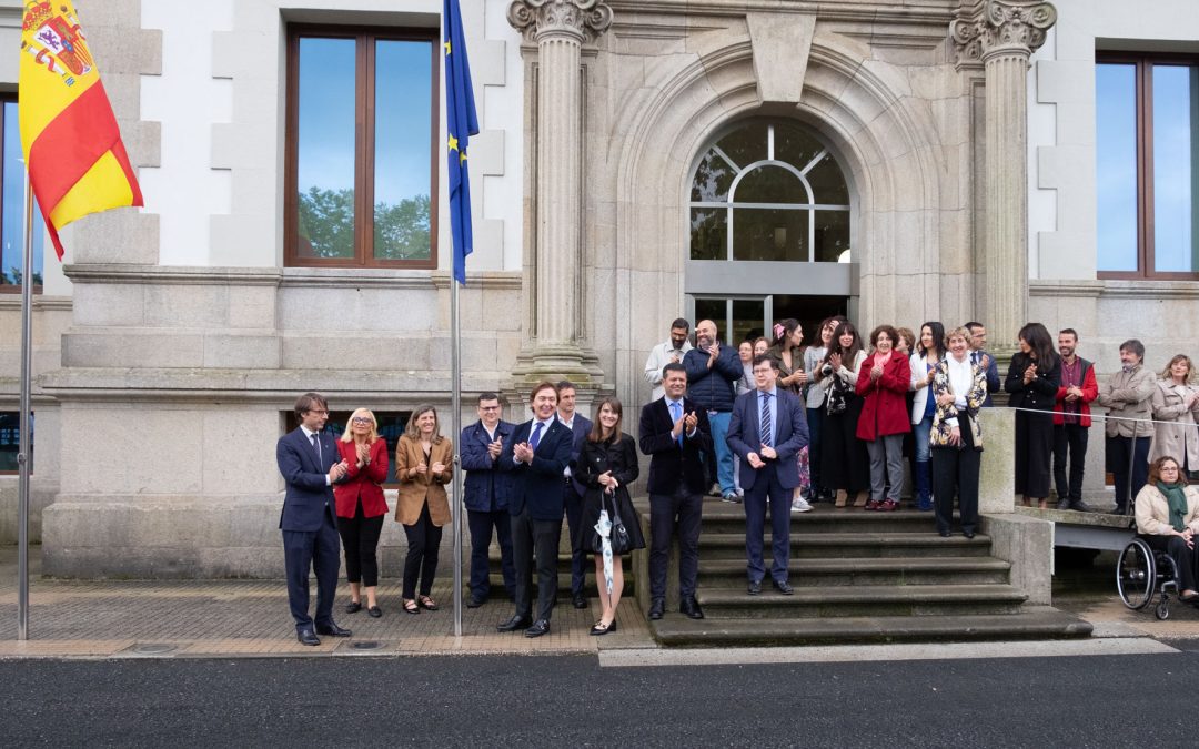 La Xunta realiza el acto de izado de la bandera de la UE para conmemorar el Día de Europa
