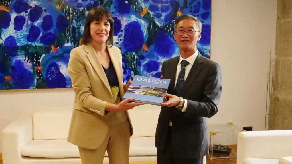 El PP gallego no se «aclara» con China: de criticar al BNG a querer hacer suya la llegada de SAIC a Ferrolterra.